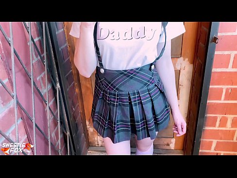 ❤️ Schoolgirl Sikini derinden Sucks ve sınıflar yerine sikikleri. Anal video bizde ❌️